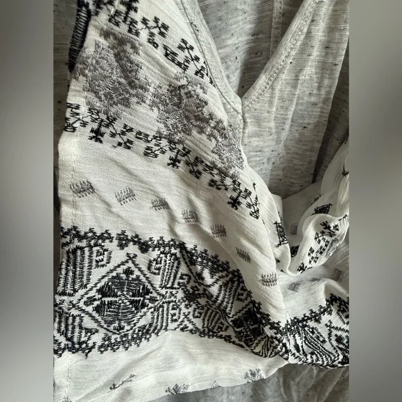 NWOT Hummingbird Plus Gray V-Neck Top with Long Sheer Embroidered Sleeves - Picture 7 of 10